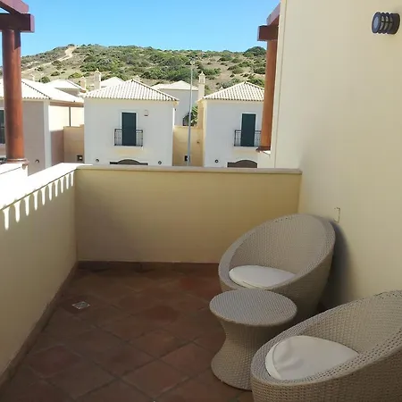 Com Piscina No Burgau