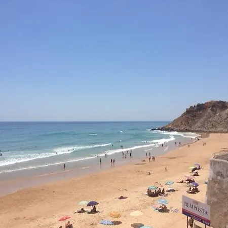 Com Piscina No *