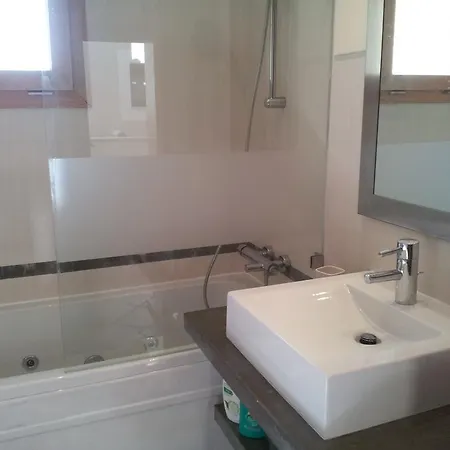Com Piscina No *