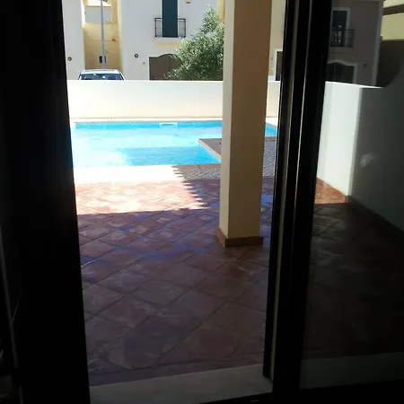 Com Piscina No Burgau